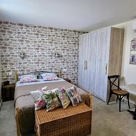 Charmant Studio Pres De La Plage Avec Jacuzzi Et Terrasse Privative Villeneuve-Loubet Dış mekan fotoğraf