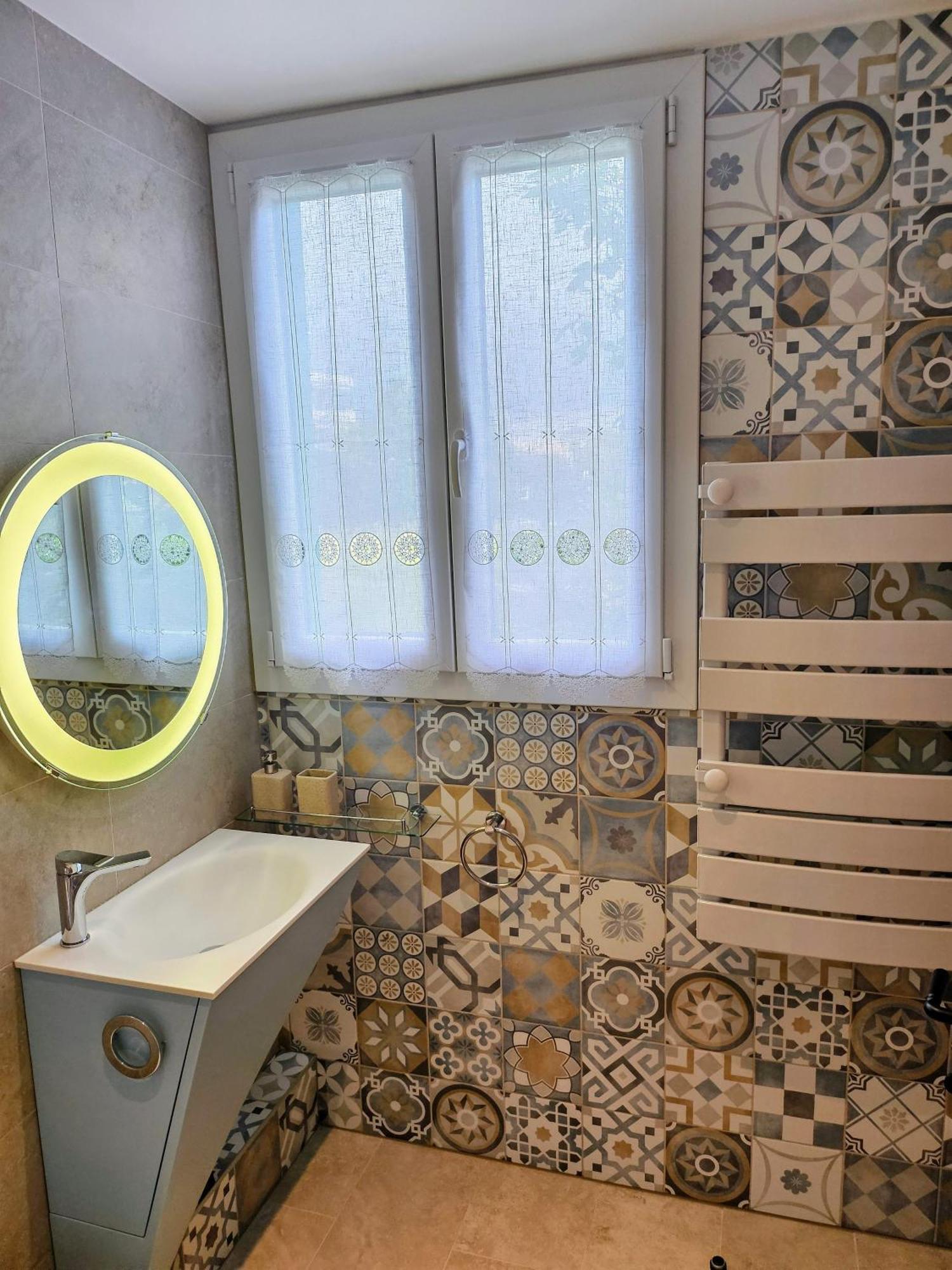 Charmant Studio Pres De La Plage Avec Jacuzzi Et Terrasse Privative Villeneuve-Loubet Dış mekan fotoğraf