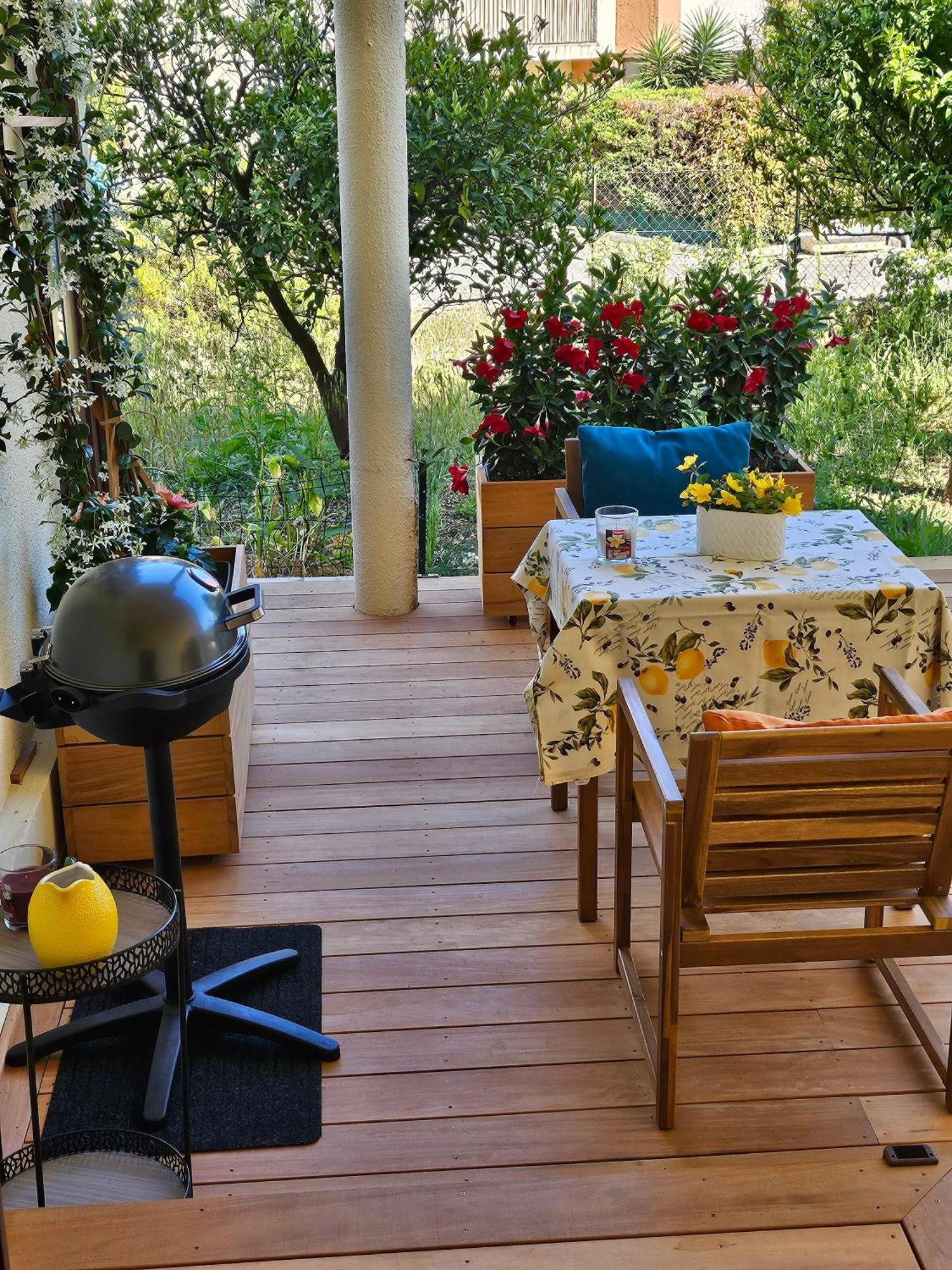 Charmant Studio Pres De La Plage Avec Jacuzzi Et Terrasse Privative Villeneuve-Loubet Dış mekan fotoğraf