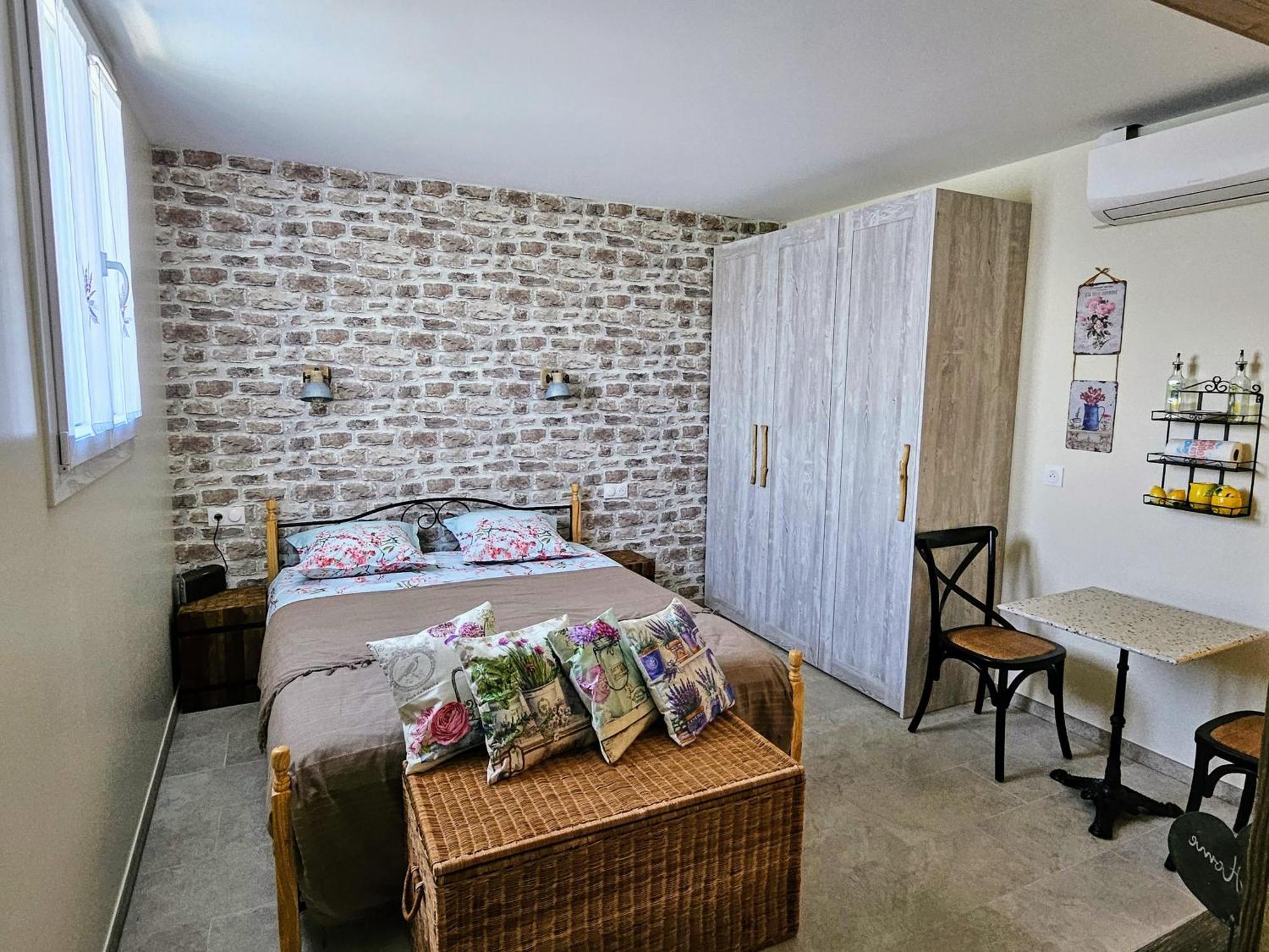 Charmant Studio Pres De La Plage Avec Jacuzzi Et Terrasse Privative Villeneuve-Loubet Dış mekan fotoğraf